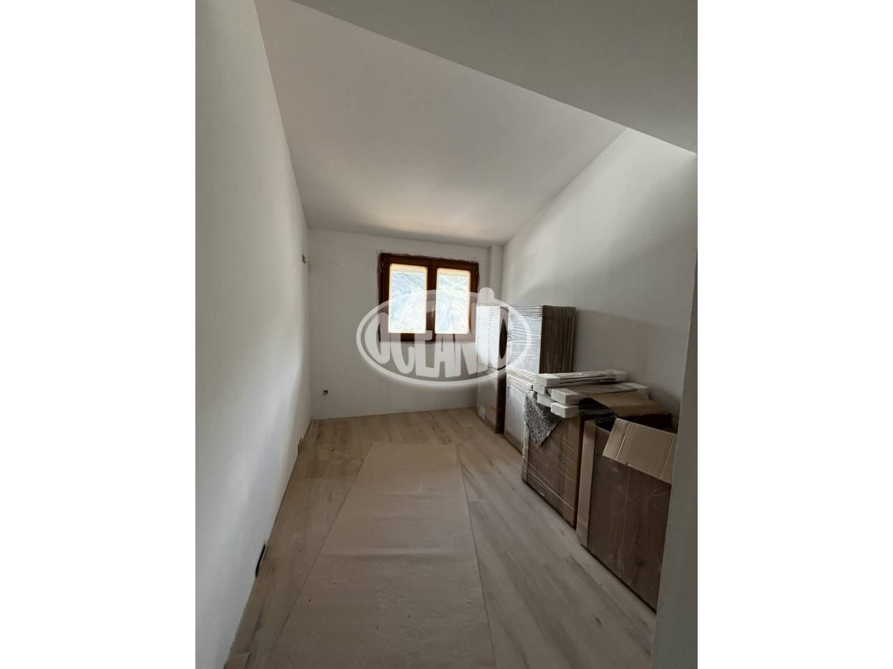 Baixos de nova construcció, de 66,83 m² amb jardí privat de 37,13 m² i plaça d'aparcament inclosa.