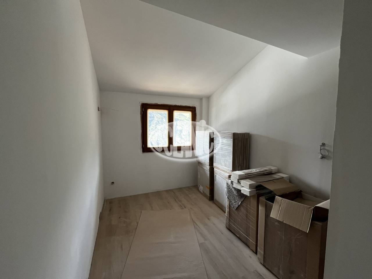 Baixos de nova construcció, de 66,83 m² amb jardí privat de 37,13 m² i plaça d'aparcament inclosa.