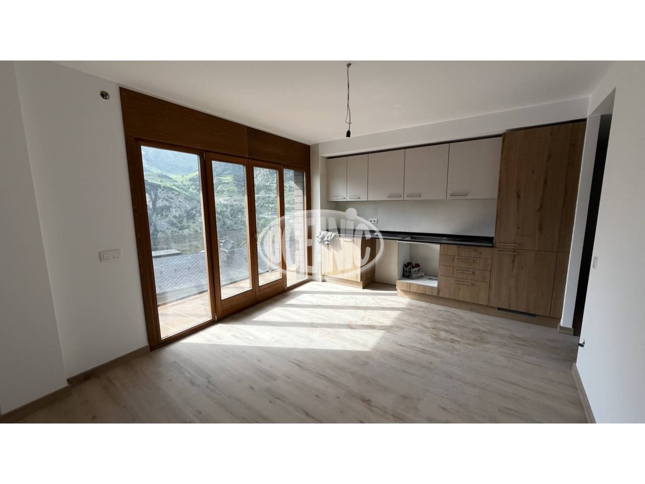 Piso de nueva construccion, de 46.92 m² mas terraza de 8.92 m² y plaza de parking incluida.