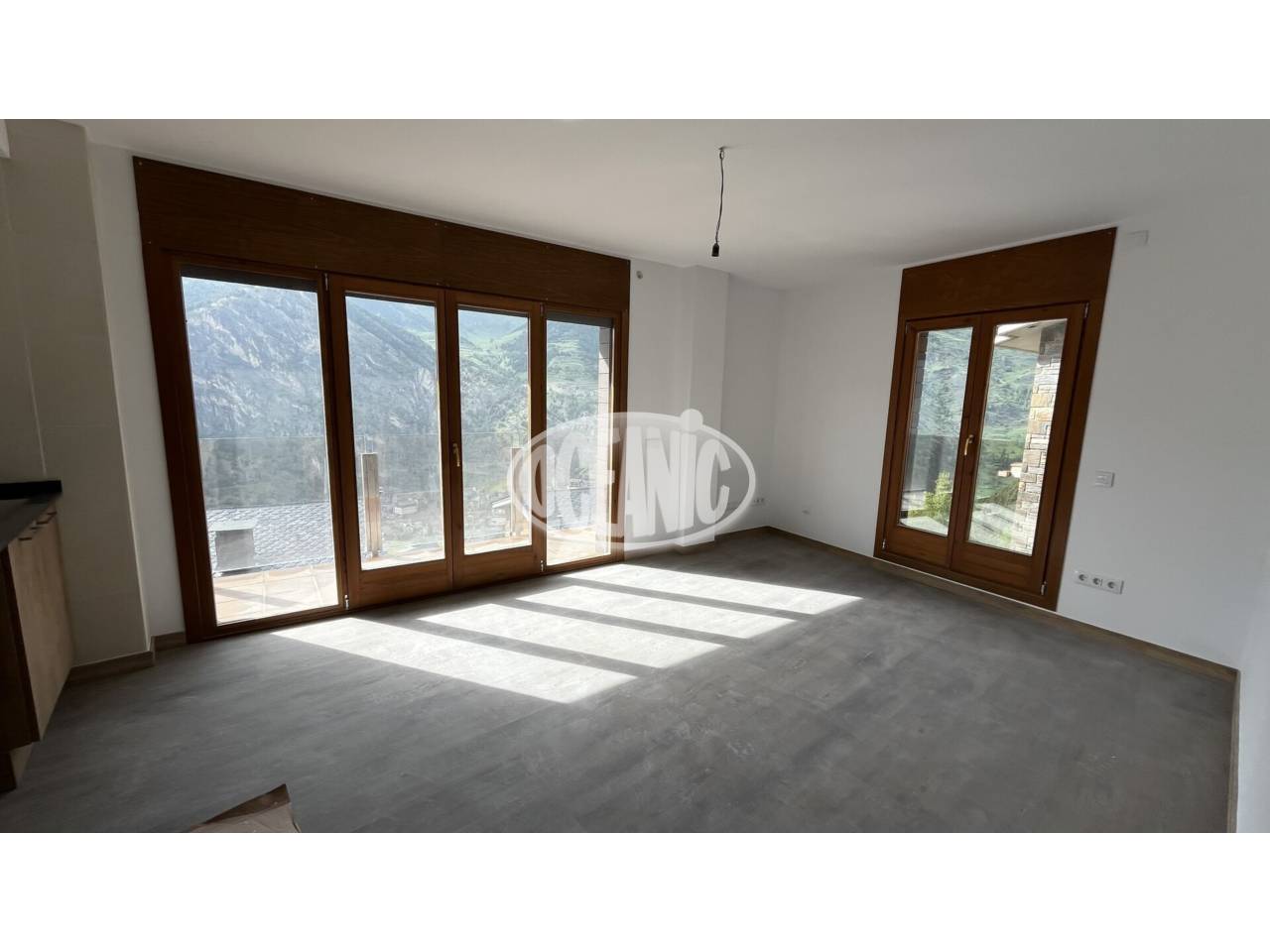 Piso de nueva construccion, de 66,83 m² con terraza de 28,48 m² y plaza de parking incluida.