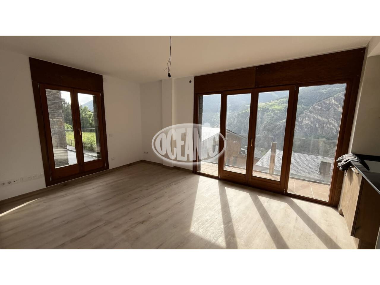 Piso de nueva construccion, de 51,12 m² con terraza de 15,53 m² y plaza de parking incluida.