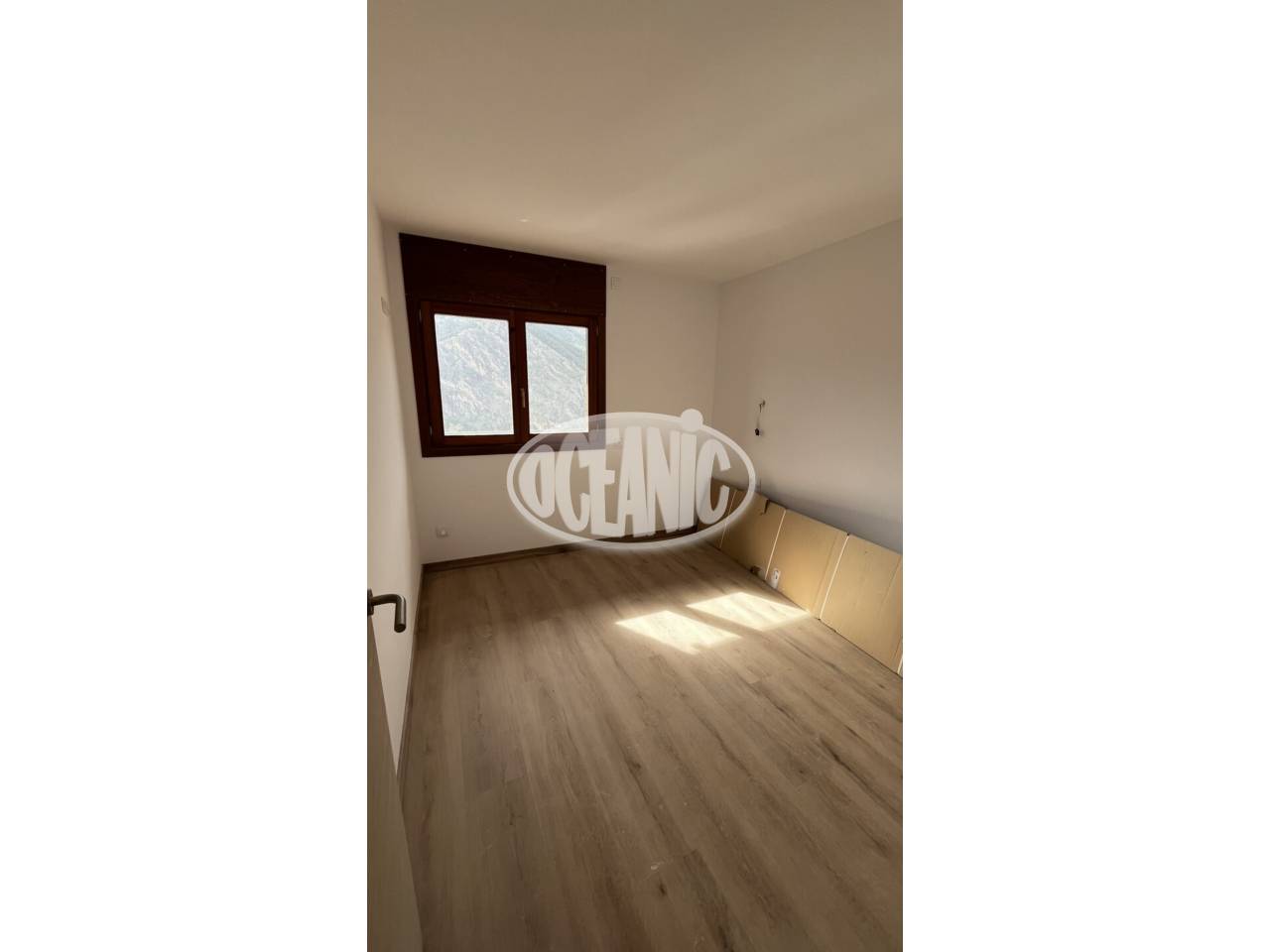 Piso de nueva construccion, de 51,12 m² con terraza de 15,53 m² y plaza de parking incluida.