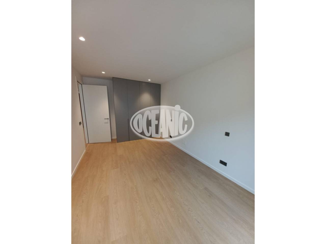 Pis nou de 140 m² a l'Edifici White Angel amb una zona de jardí privat de 20 m².