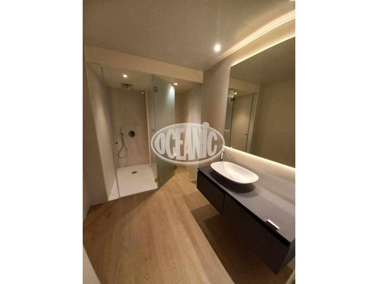 Pis nou de 140 m² a l'Edifici White Angel amb una zona de jardí privat de 20 m².