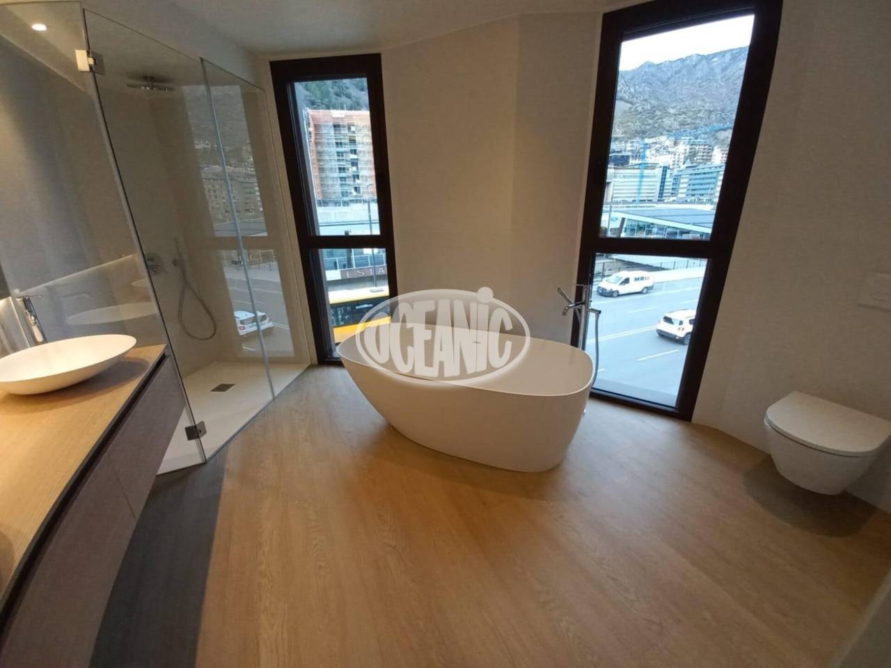 Pis nou de 140 m² a l'Edifici White Angel amb una zona de jardí privat de 20 m².