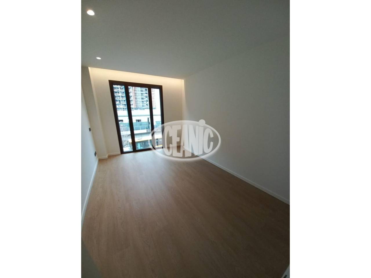 Pis nou de 140 m² a l'Edifici White Angel amb una zona de jardí privat de 20 m².