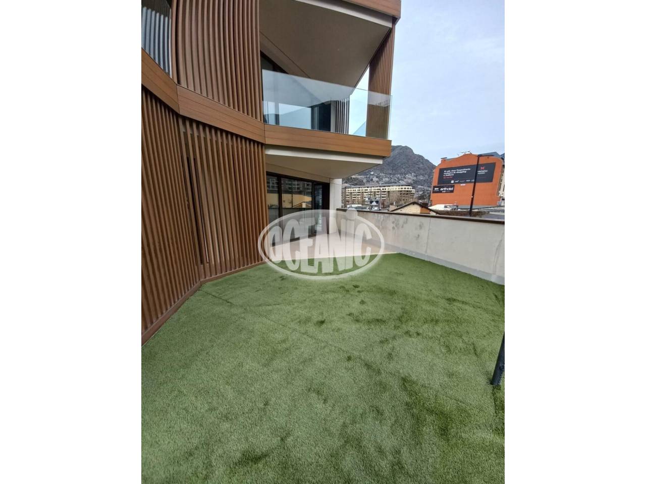 Pis nou de 140 m² a l'Edifici White Angel amb una zona de jardí privat de 20 m².