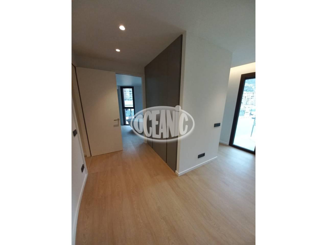 Pis nou de 140 m² a l'Edifici White Angel amb una zona de jardí privat de 20 m².