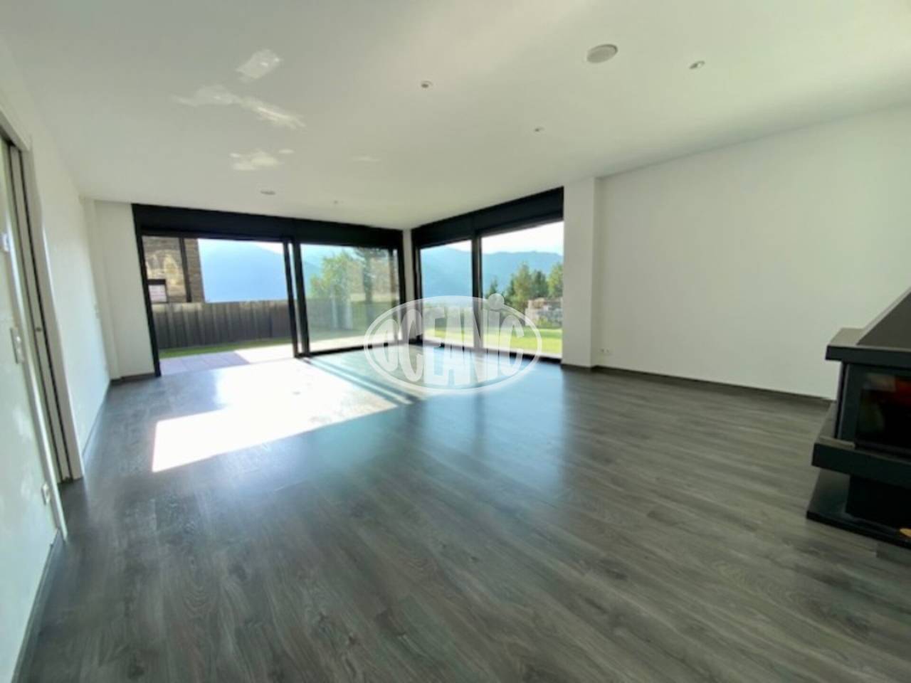 Venda d'un àmpli dúplex a Escàs