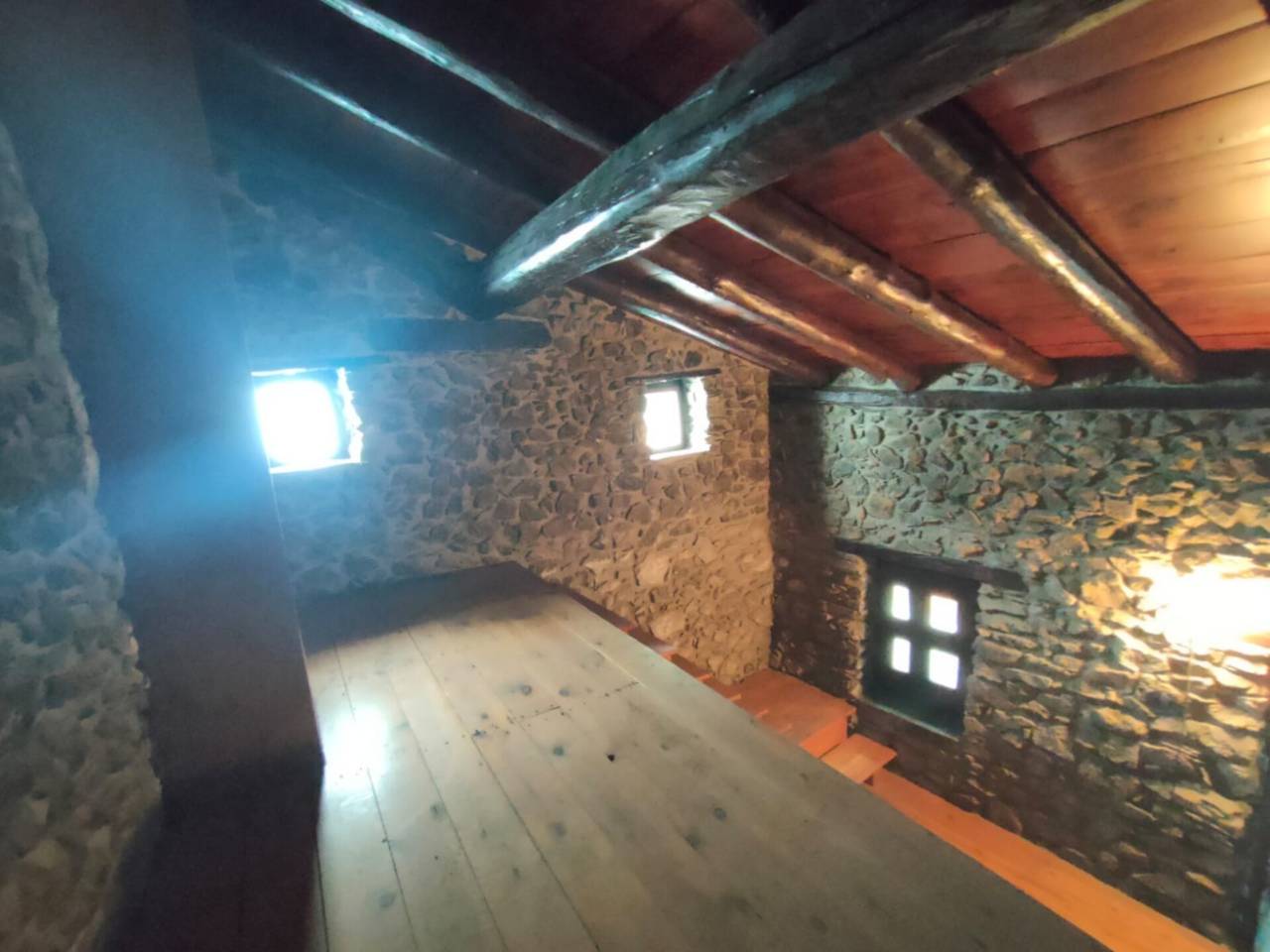 Una propietat única i especial amb moltes possibilitats! Una casa al bell mig del casc antic d'Andorra