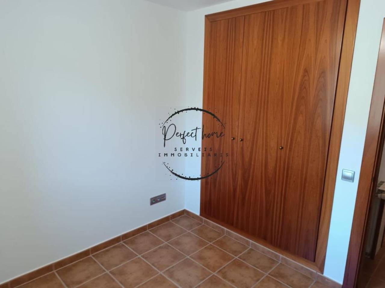 FANTÁSTICA CASA ADOSADA EN VENTA EN AIXIRIVALL ( SANT JULIÀ DE LÒRIA)