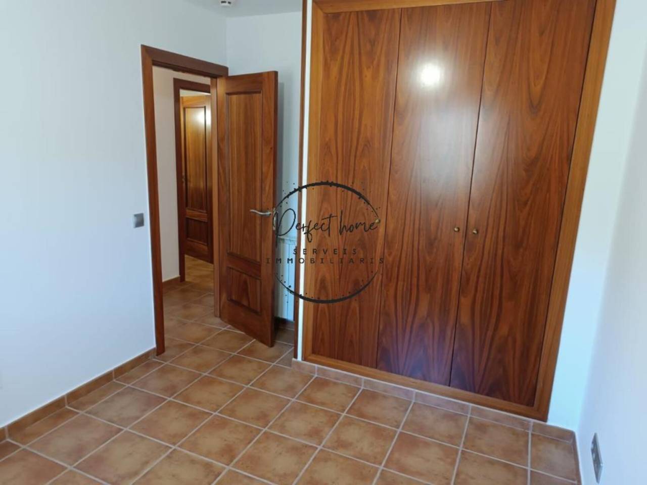 FANTÁSTICA CASA ADOSADA EN VENTA EN AIXIRIVALL ( SANT JULIÀ DE LÒRIA)