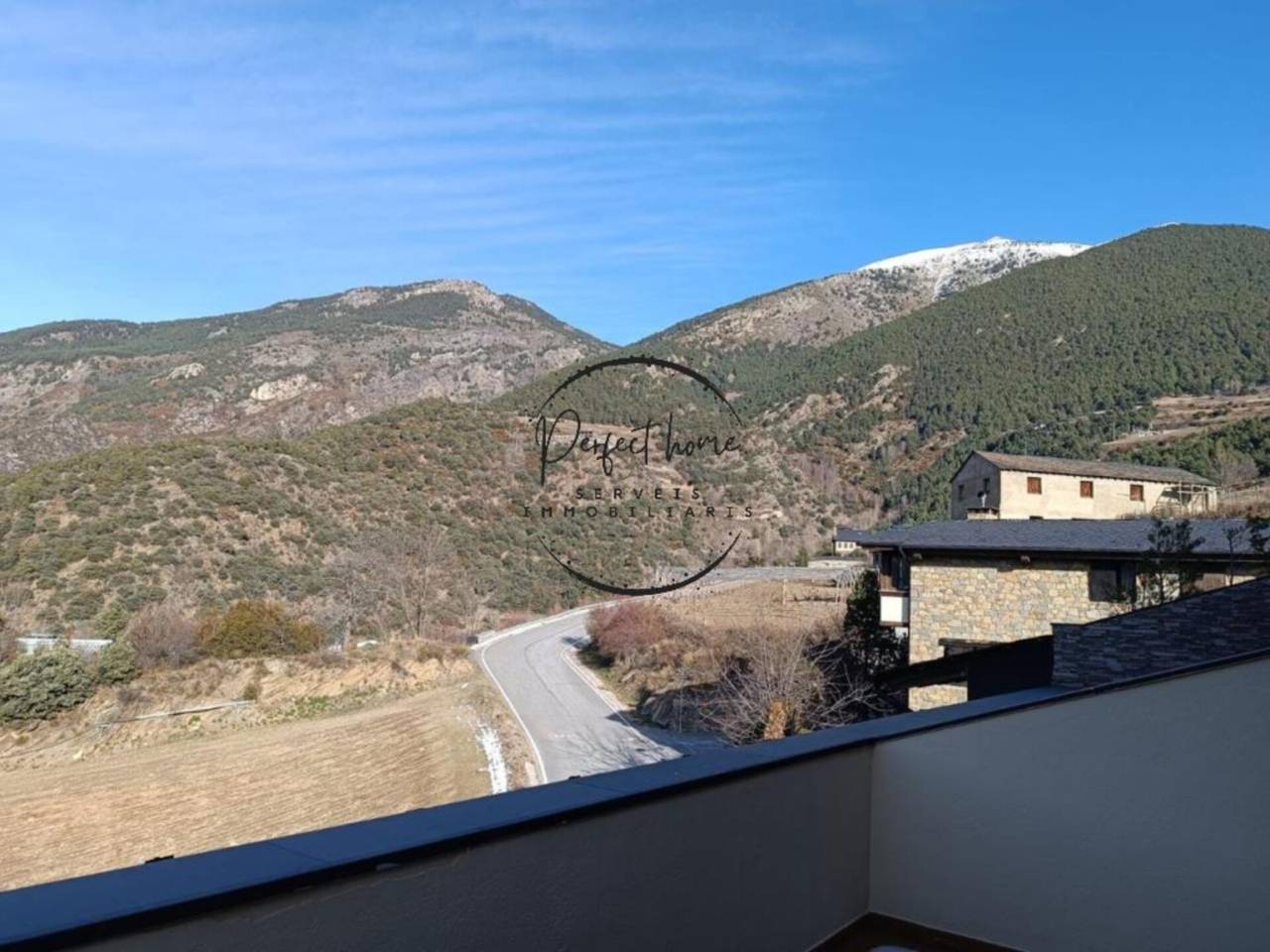 FANTÁSTICA CASA ADOSADA EN VENTA EN AIXIRIVALL ( SANT JULIÀ DE LÒRIA)