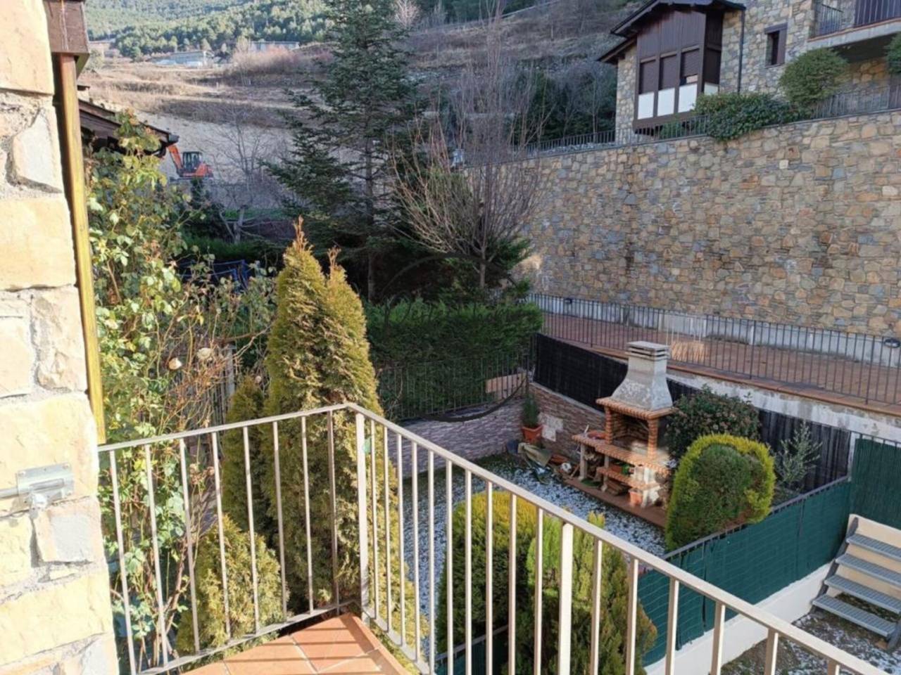 FANTÁSTICA CASA ADOSADA EN VENTA EN AIXIRIVALL ( SANT JULIÀ DE LÒRIA)