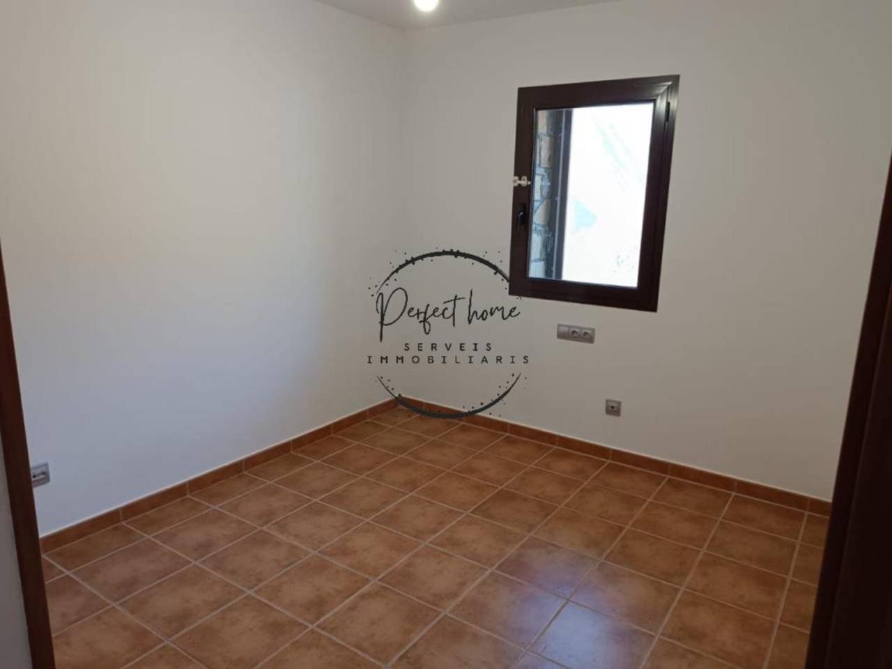 FANTÁSTICA CASA ADOSADA EN VENTA EN AIXIRIVALL ( SANT JULIÀ DE LÒRIA)