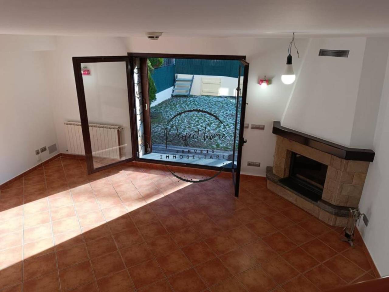 FANTÁSTICA CASA ADOSADA EN VENTA EN AIXIRIVALL ( SANT JULIÀ DE LÒRIA)