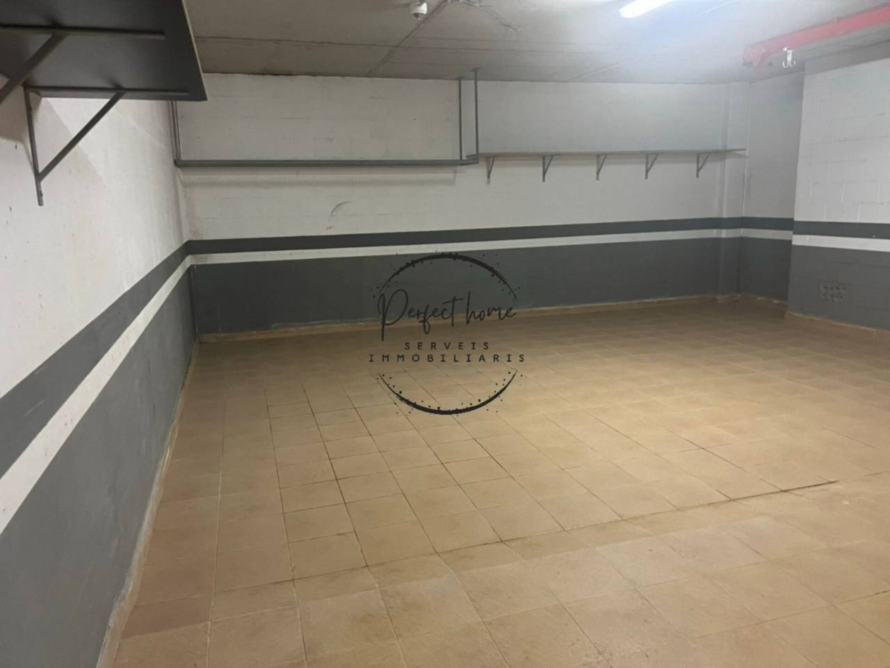 EN VENTA BOX PARA VARIOS VEHÍCULOS EN ENCAMP