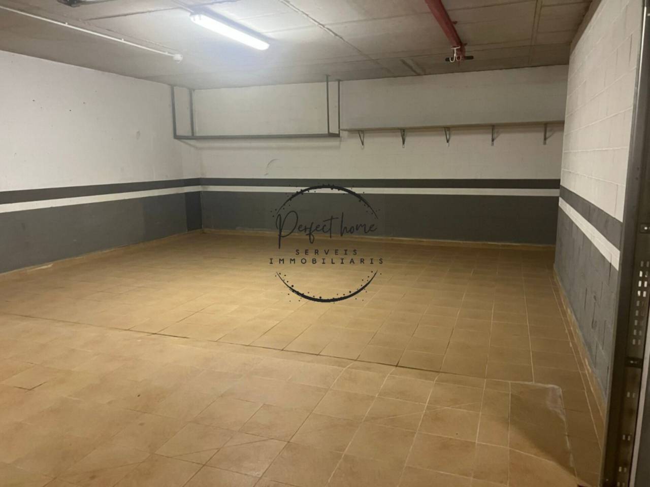 EN VENTA BOX PARA VARIOS VEHÍCULOS EN ENCAMP
