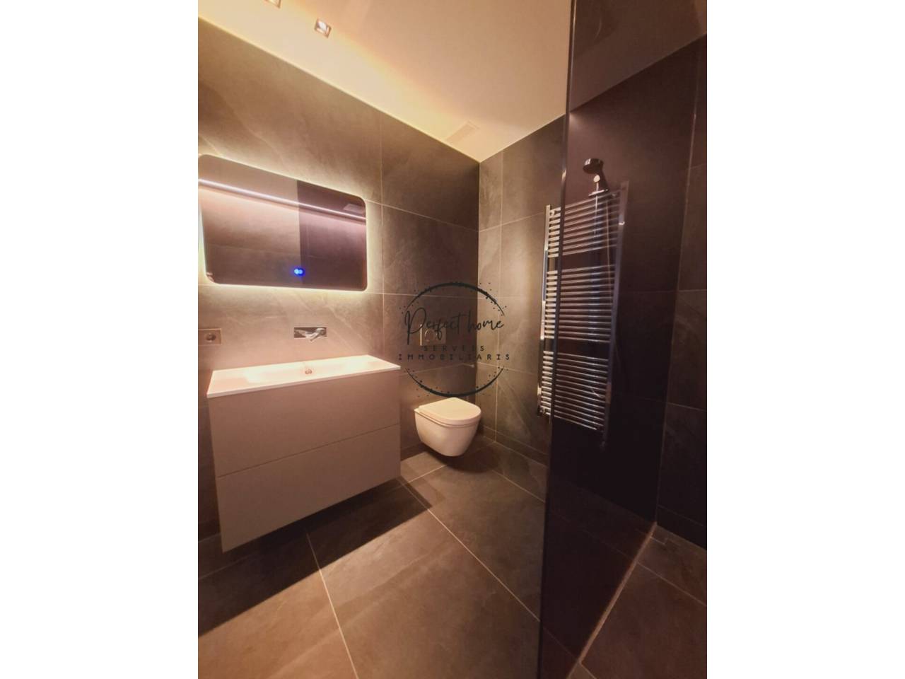 EN VENDA CÈNTRIC APARTAMENT A ESTRENAR A ANDORRA LA VELLA