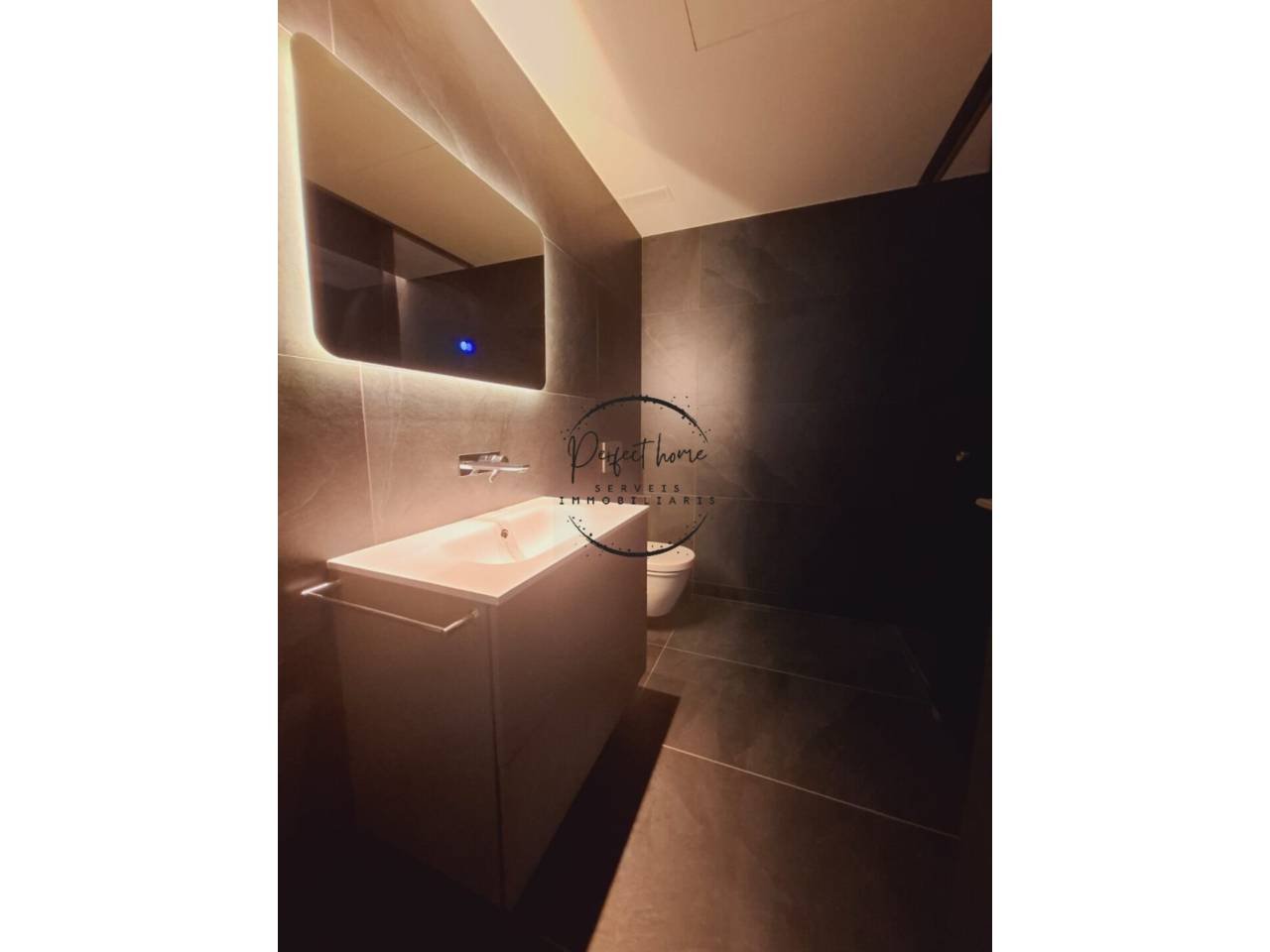 EN VENDA CÈNTRIC APARTAMENT A ESTRENAR A ANDORRA LA VELLA
