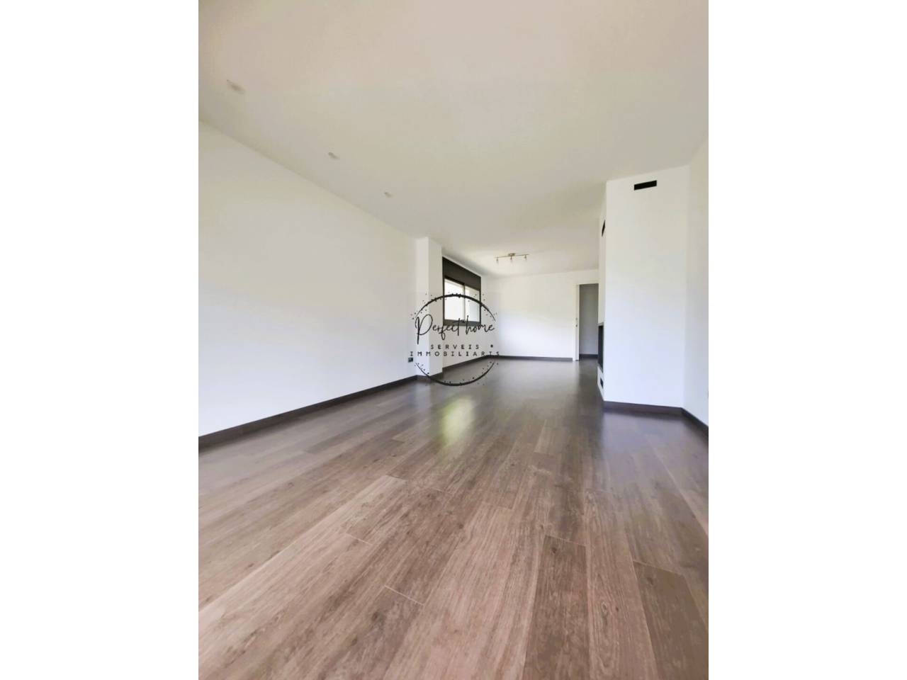 FABULOSO PISO EN VENTA CON JARDÍN EN ORDINO