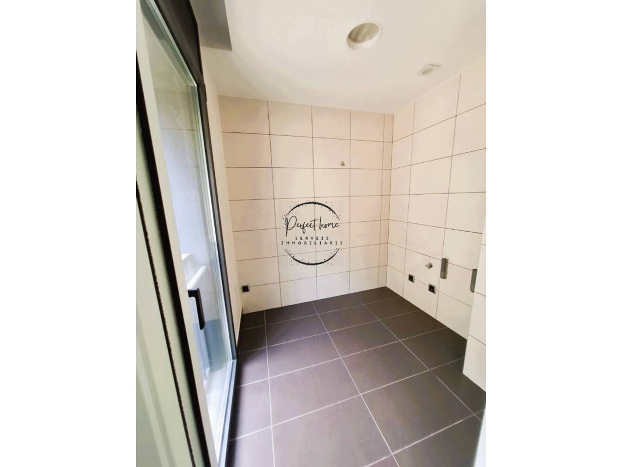 FABULOSO PISO EN VENTA CON JARDÍN EN ORDINO