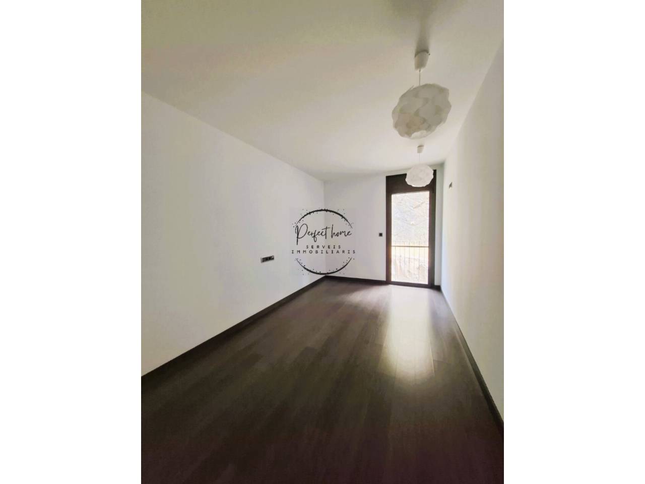 FABULOSO PISO EN VENTA CON JARDÍN EN ORDINO