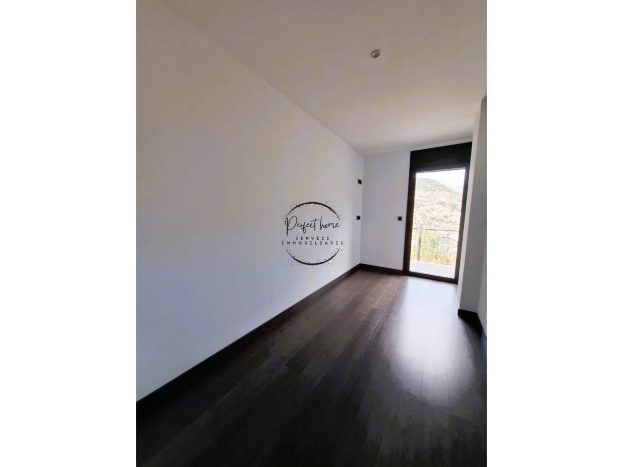 FABULOSO PISO EN VENTA CON JARDÍN EN ORDINO