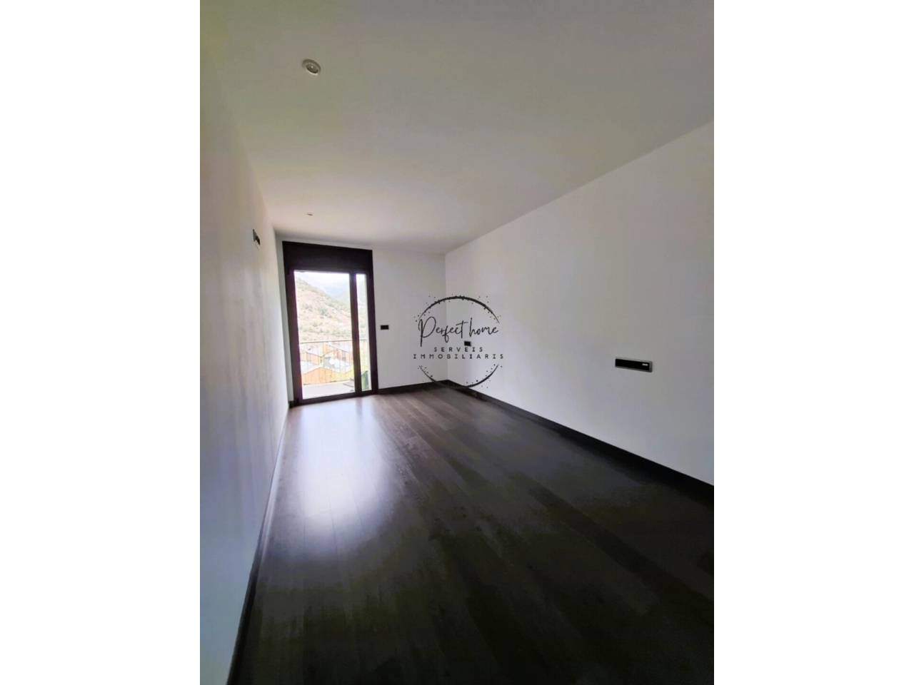 FABULOSO PISO EN VENTA CON JARDÍN EN ORDINO