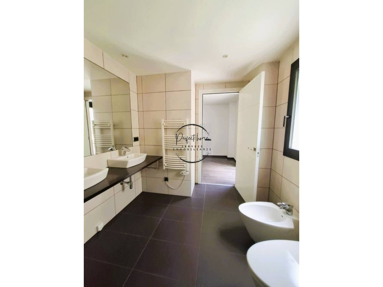 FABULOSO PISO EN VENTA CON JARDÍN EN ORDINO