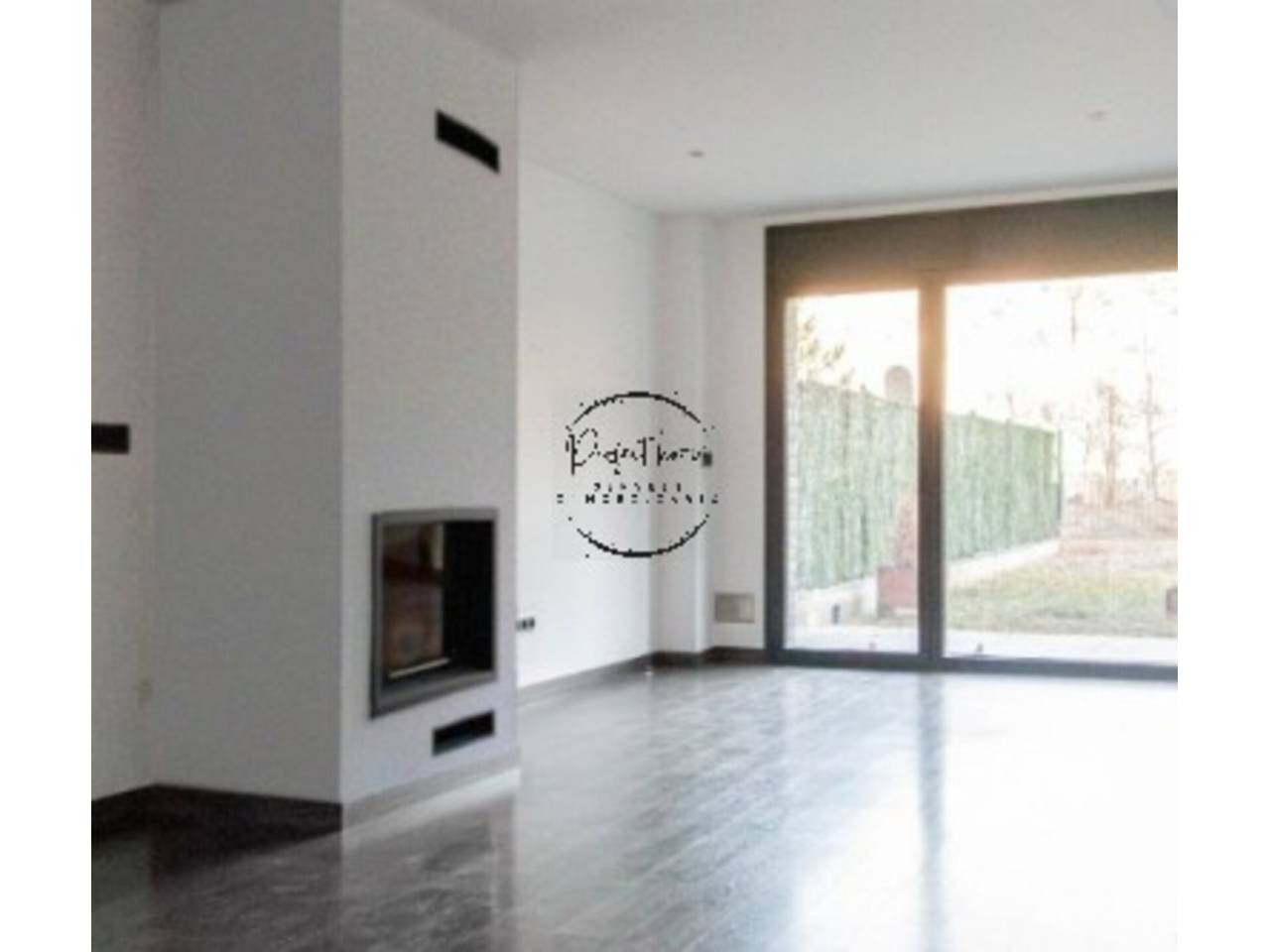 FABULOSO PISO EN VENTA CON JARDÍN EN ORDINO