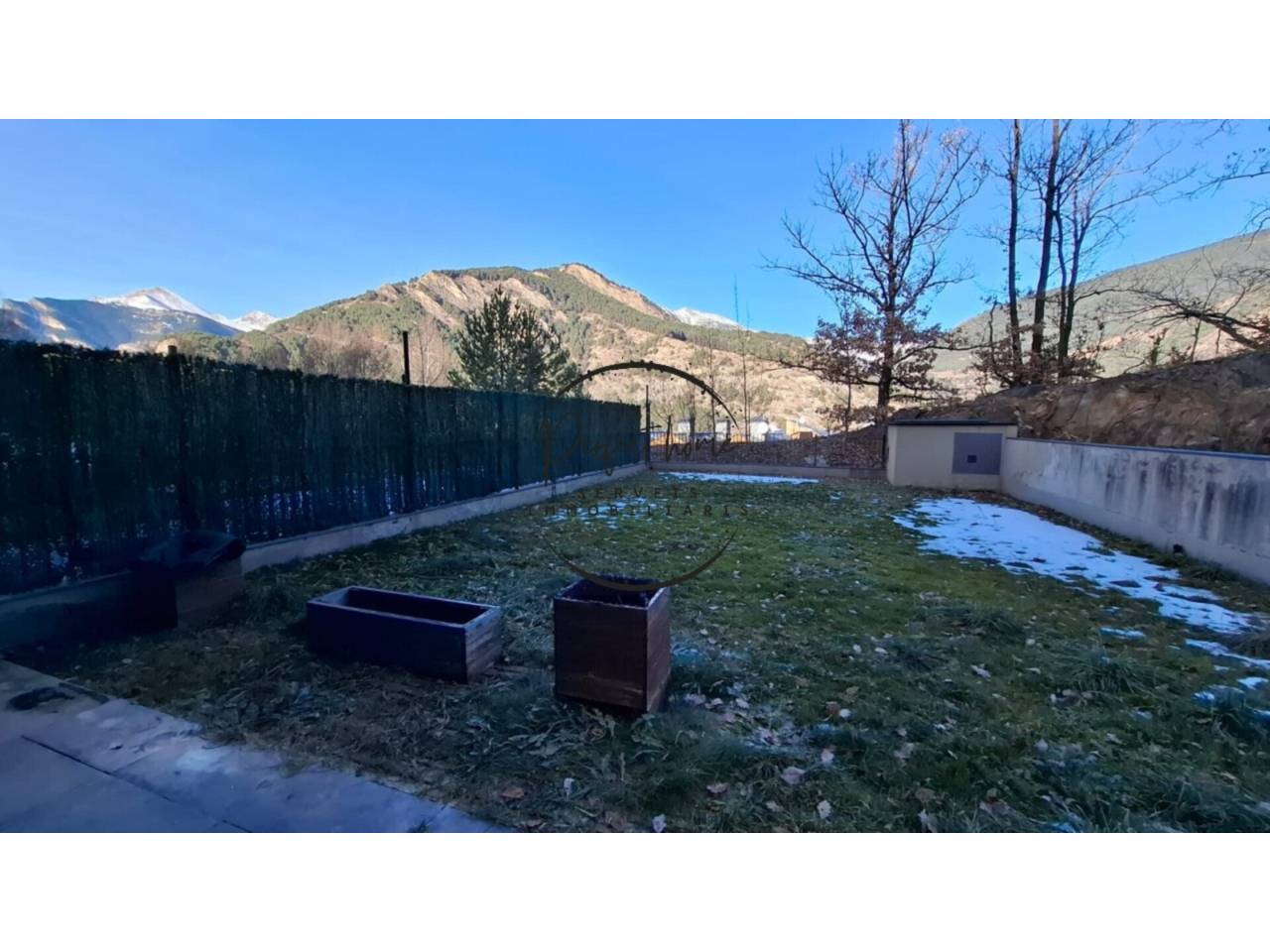 ESPECTACULAR PIS EN VENDA AMB JARDÍ A ORDINO