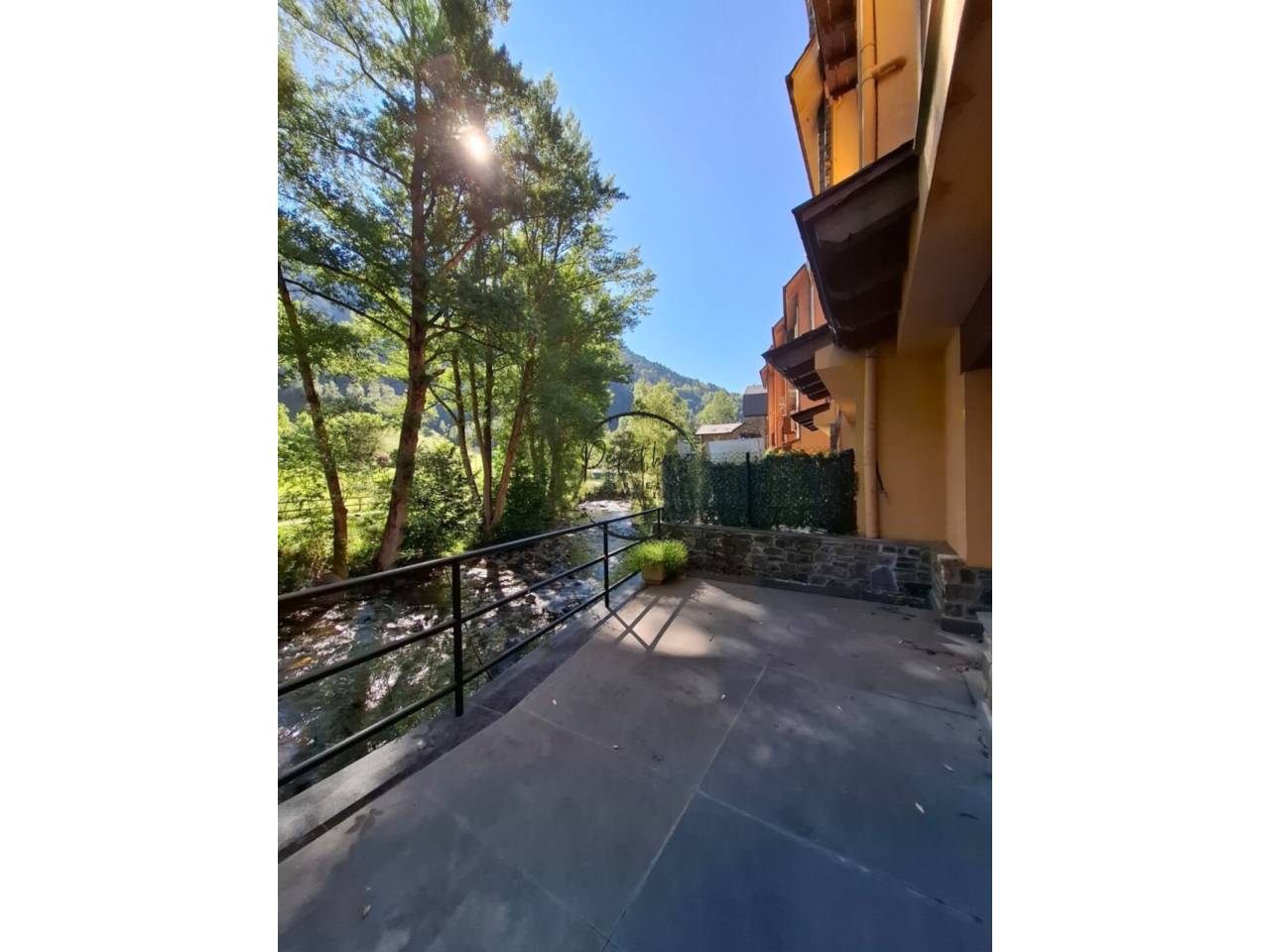 FANTÀSTICA CASA ADOSADA EN VENDA A LA CORTINADA (ORDINO)