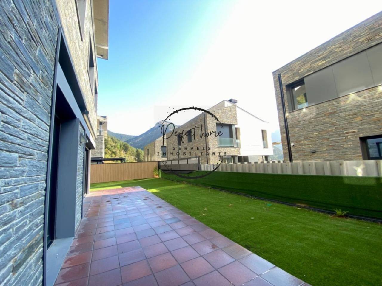 ESPECTACULAR DÚPLEX CON GRAN JARDÍN EN VENTA EN EL CORAZÓN DE ESCÀS, LA MASSANA