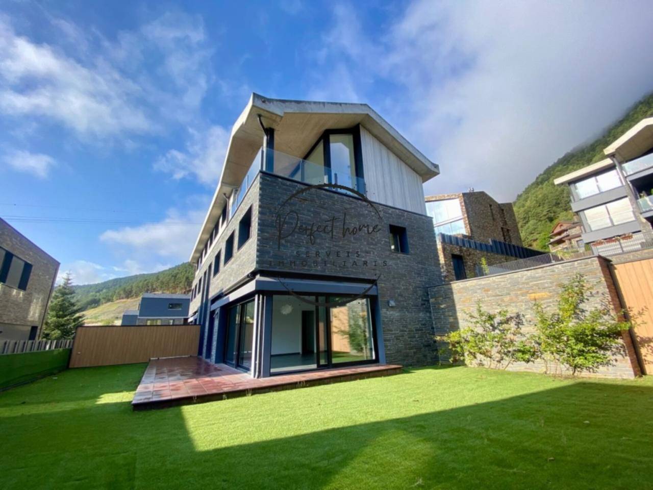 ESPECTACULAR DÚPLEX CON GRAN JARDÍN EN VENTA EN EL CORAZÓN DE ESCÀS, LA MASSANA