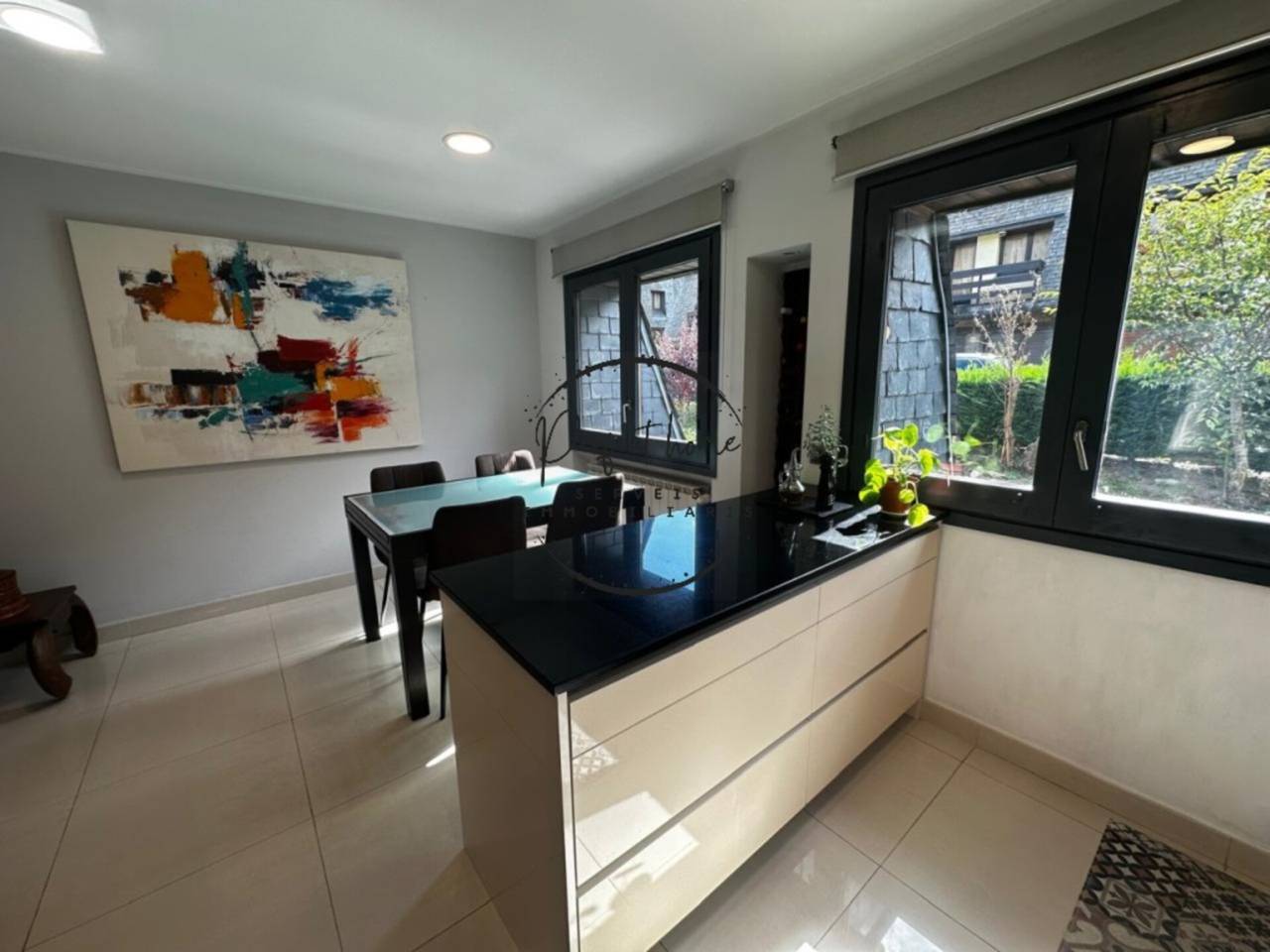 CASA ADOSADA EN VENTA EN LA MASSANA: TU REFUGIO DE ENSUEÑO