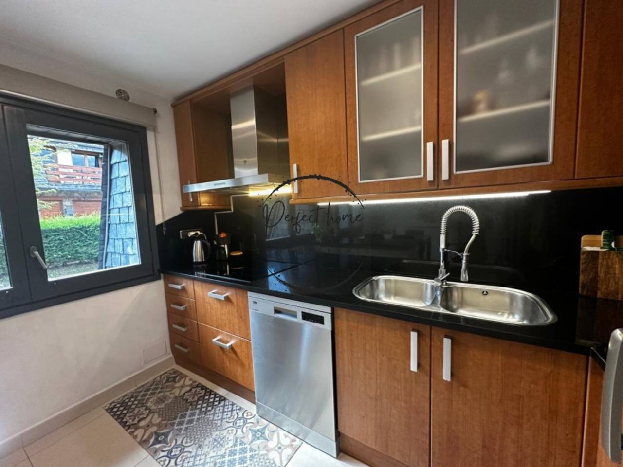 CASA ADOSADA EN VENTA EN LA MASSANA: TU REFUGIO DE ENSUEÑO