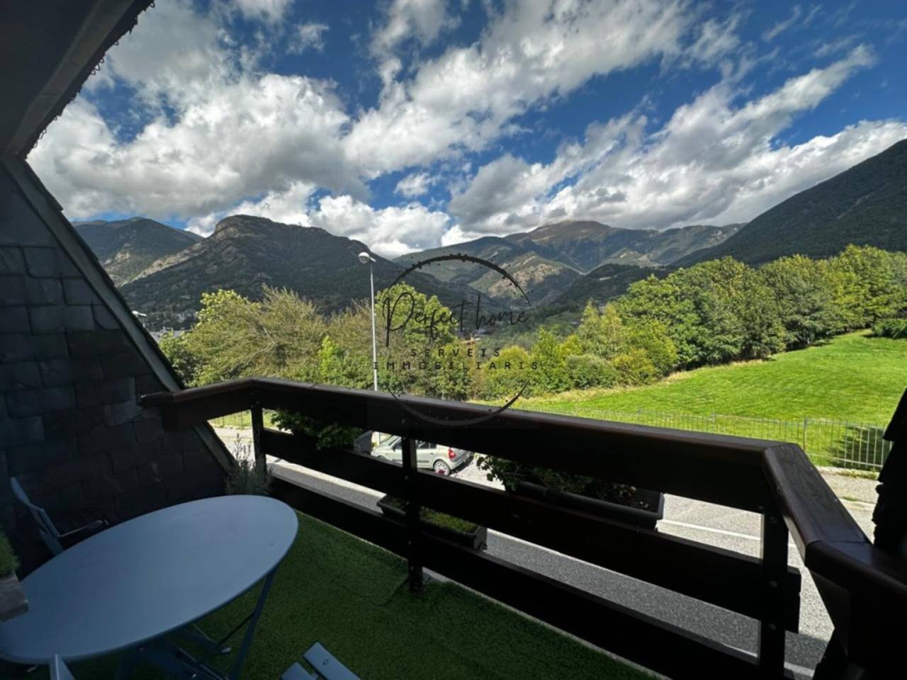 CASA ADOSADA EN VENTA EN LA MASSANA: TU REFUGIO DE ENSUEÑO
