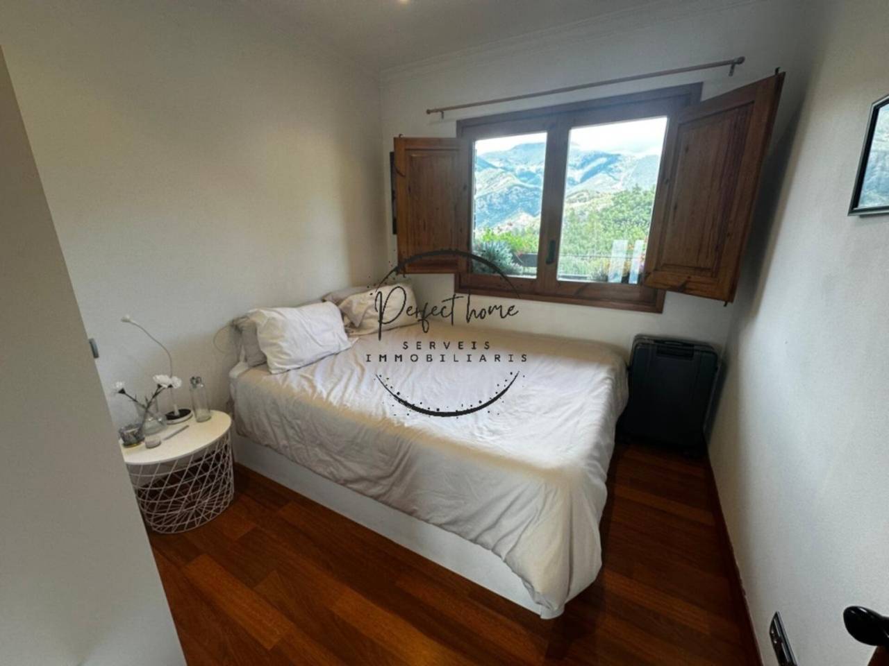 CASA ADOSADA EN VENTA EN LA MASSANA: TU REFUGIO DE ENSUEÑO