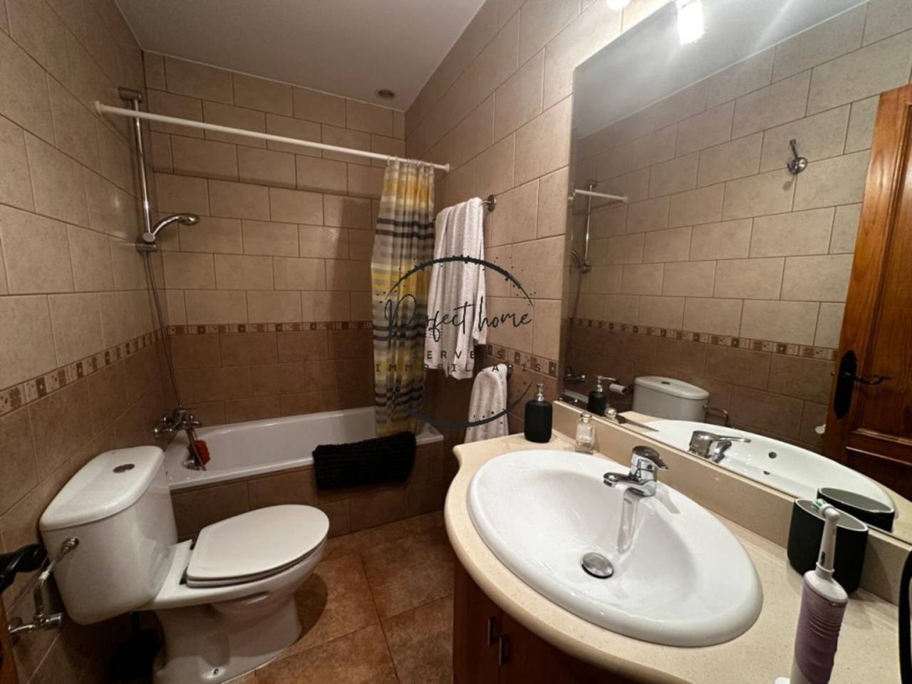 CASA ADOSADA EN VENTA EN LA MASSANA: TU REFUGIO DE ENSUEÑO