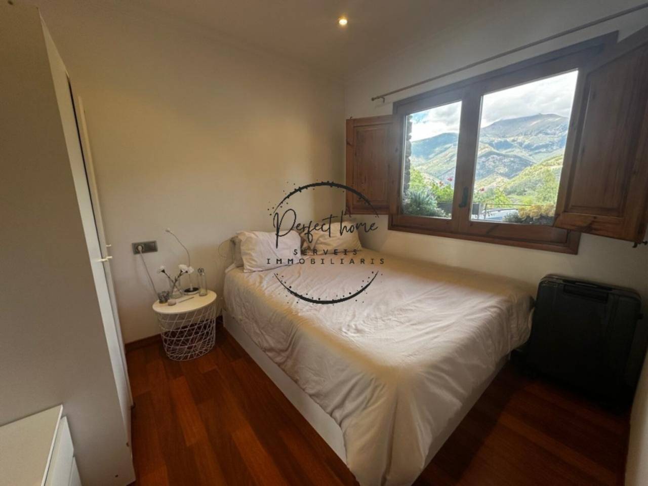 CASA ADOSADA EN VENTA EN LA MASSANA: TU REFUGIO DE ENSUEÑO