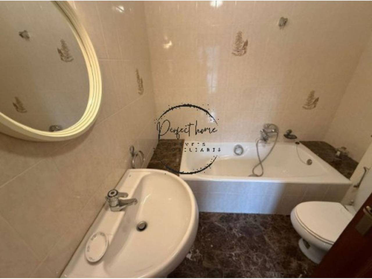 CASA ADOSADA EN VENTA EN ESCALDES – ZONA RESIDENCIAL, A UN PASO DEL CENTRO