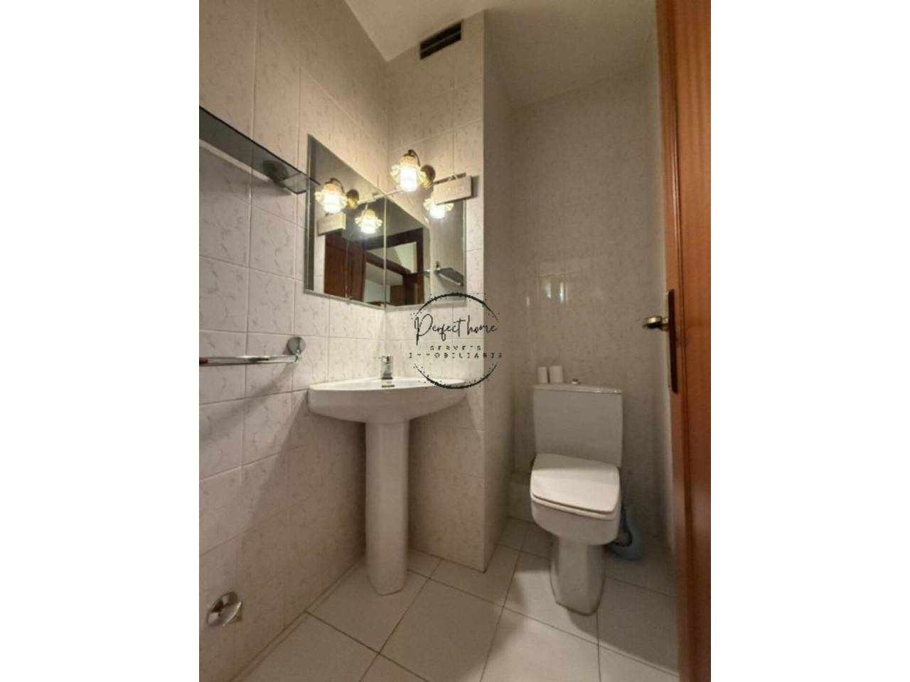 CASA ADOSADA EN VENTA EN ESCALDES – ZONA RESIDENCIAL, A UN PASO DEL CENTRO