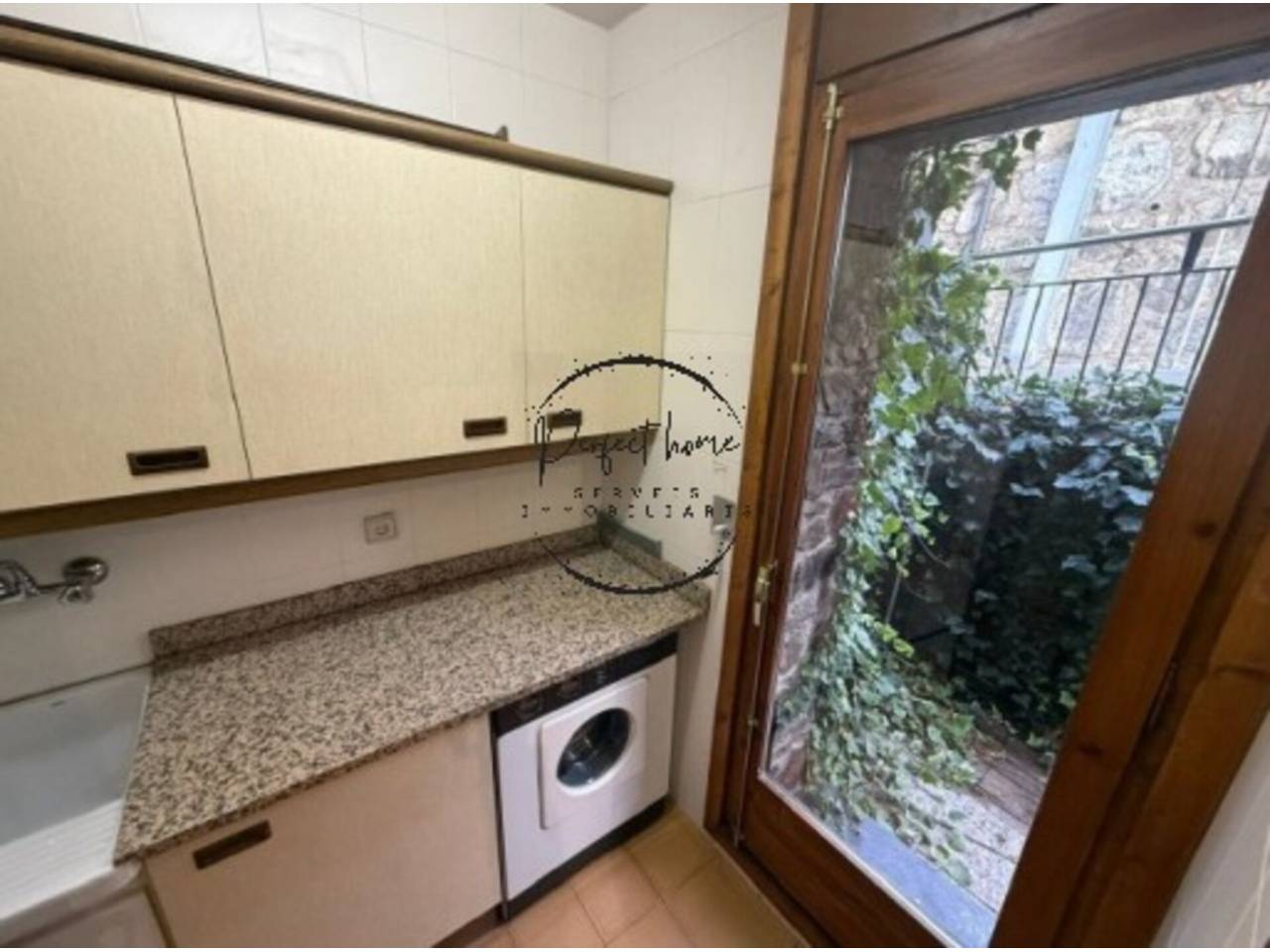 CASA ADOSADA EN VENTA EN ESCALDES – ZONA RESIDENCIAL, A UN PASO DEL CENTRO