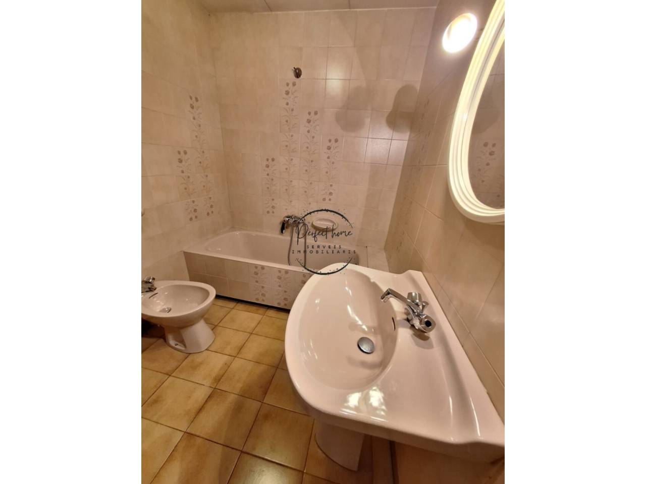 CÉNTRICO PISO EN VENTA EN ESCALDES