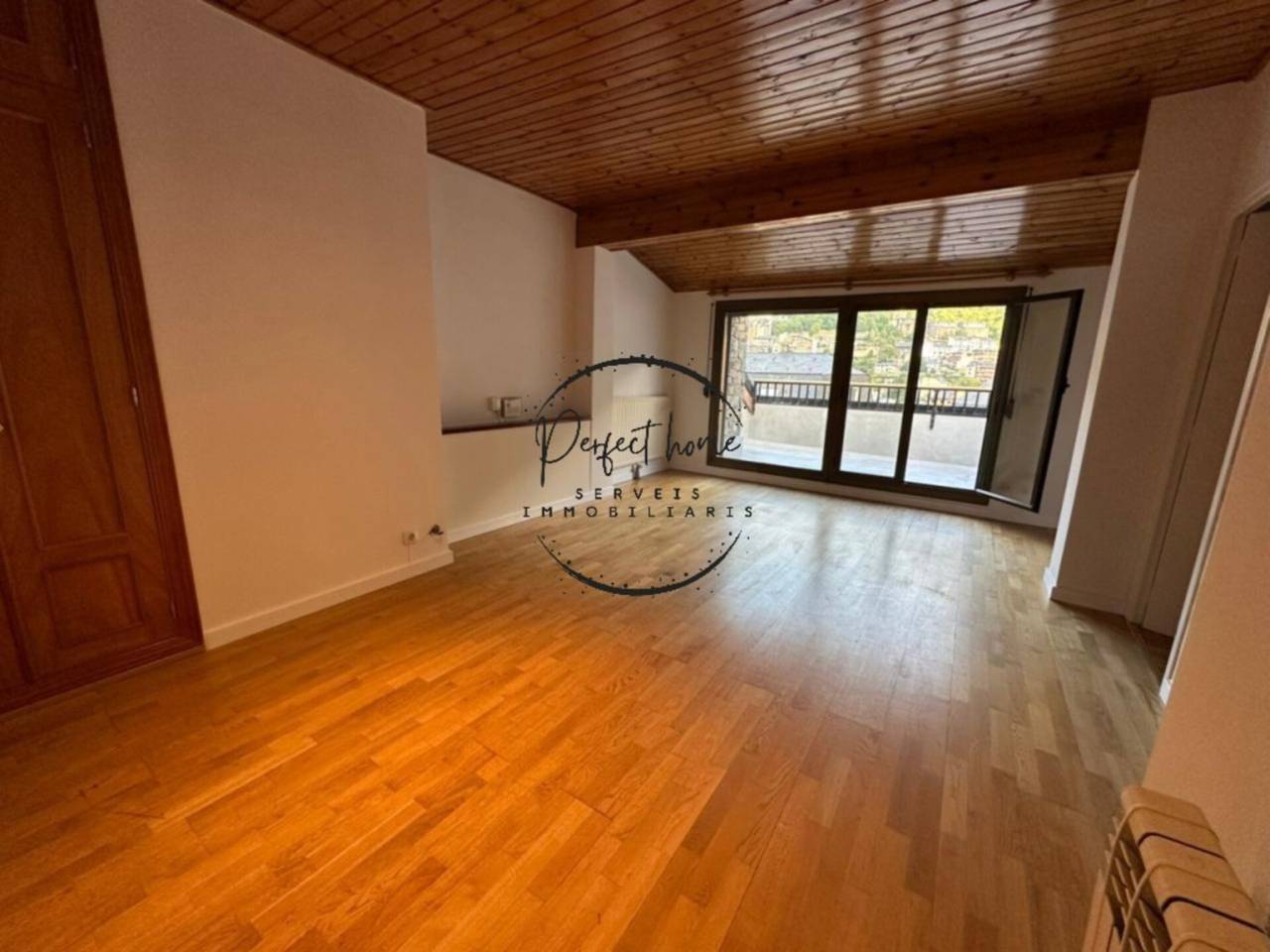 ÁTICO EN ALQUILER EN ENCAMP: UN HOGAR LUMINOSO Y ACOGEDOR