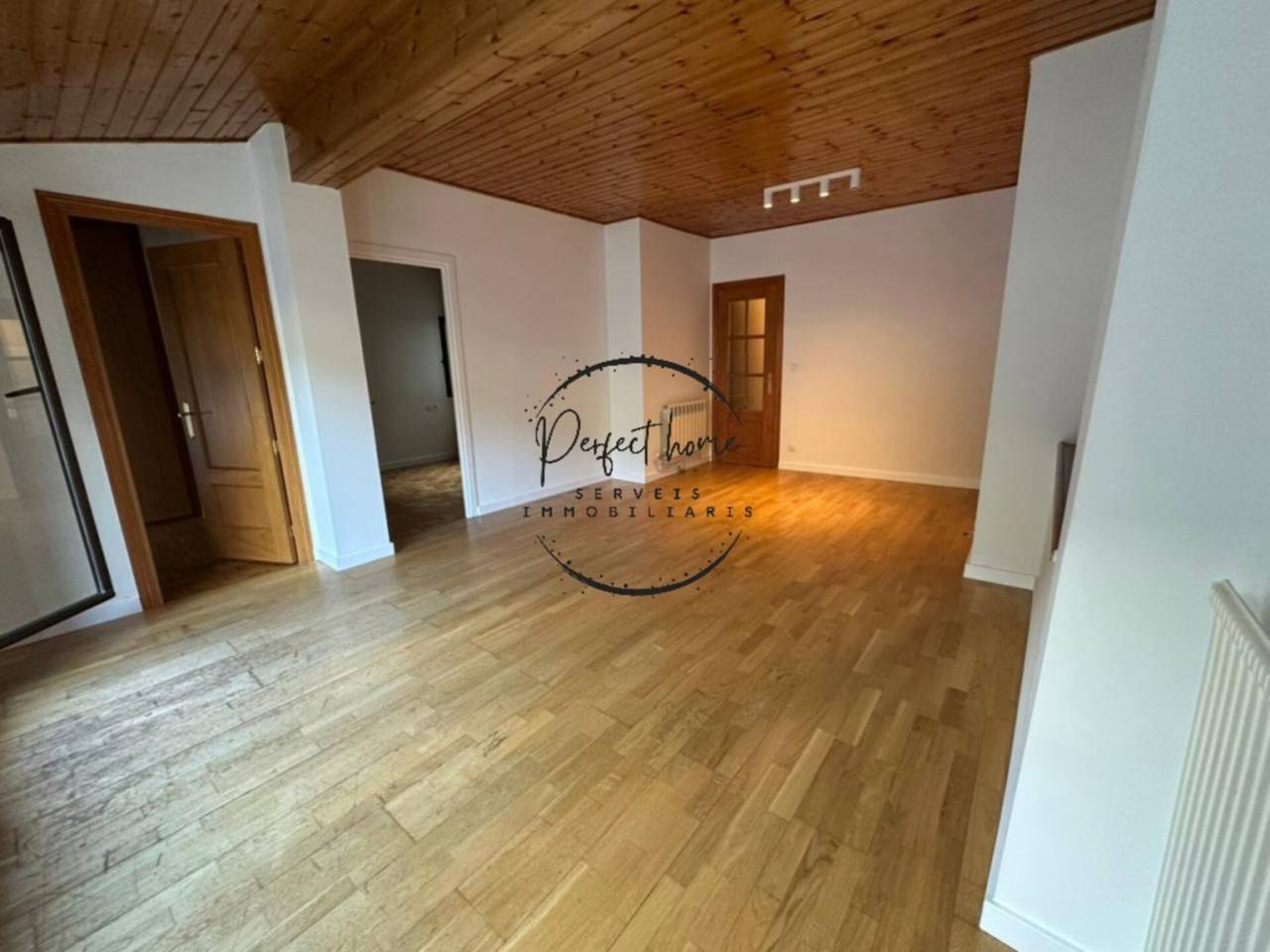 ÁTICO EN ALQUILER EN ENCAMP: UN HOGAR LUMINOSO Y ACOGEDOR