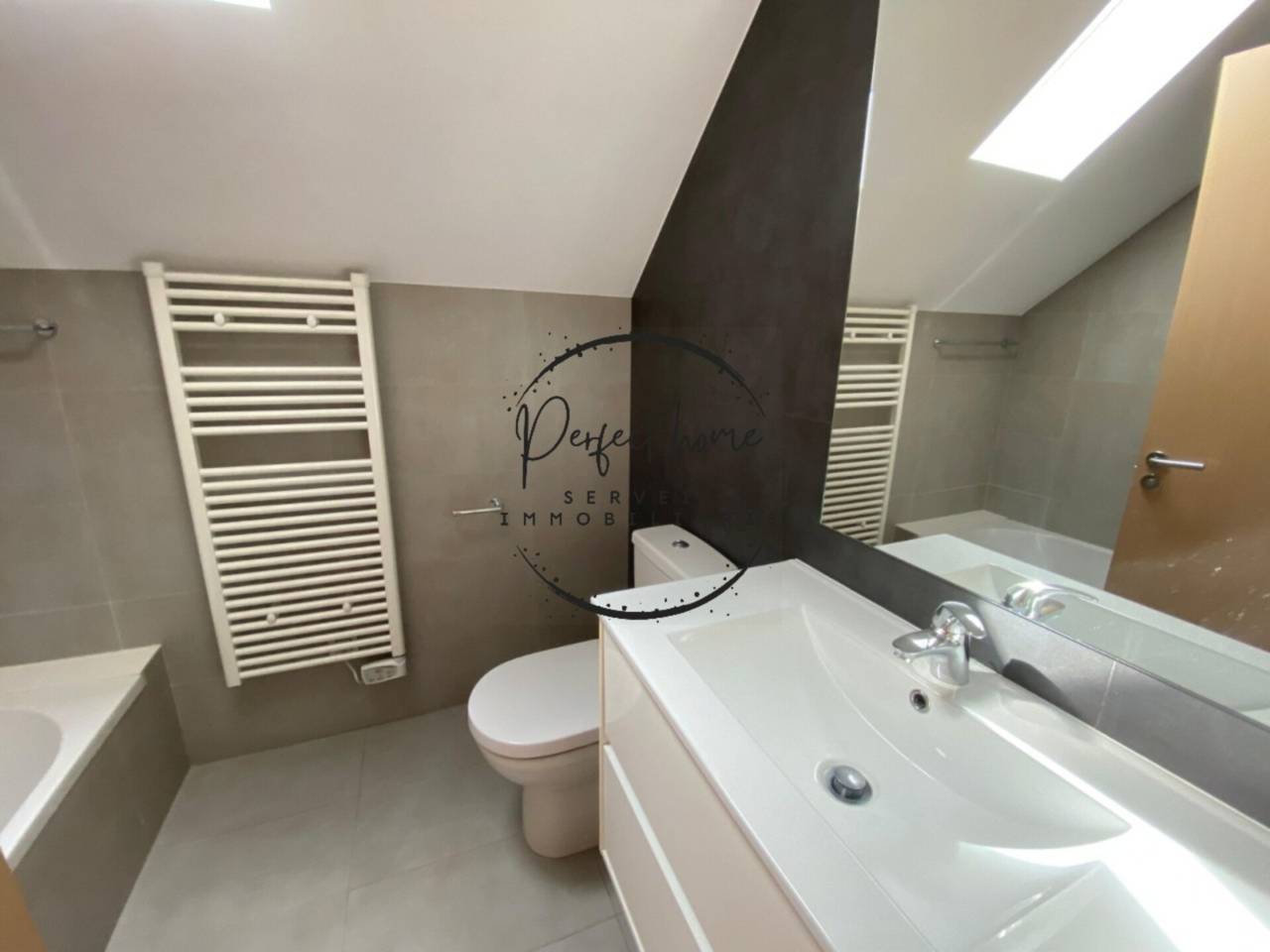 EN ALQUILER: EXCLUSIVO ÁTICO DÚPLEX EN PLENO CORAZÓN DE VIVAND (ESCALDES)