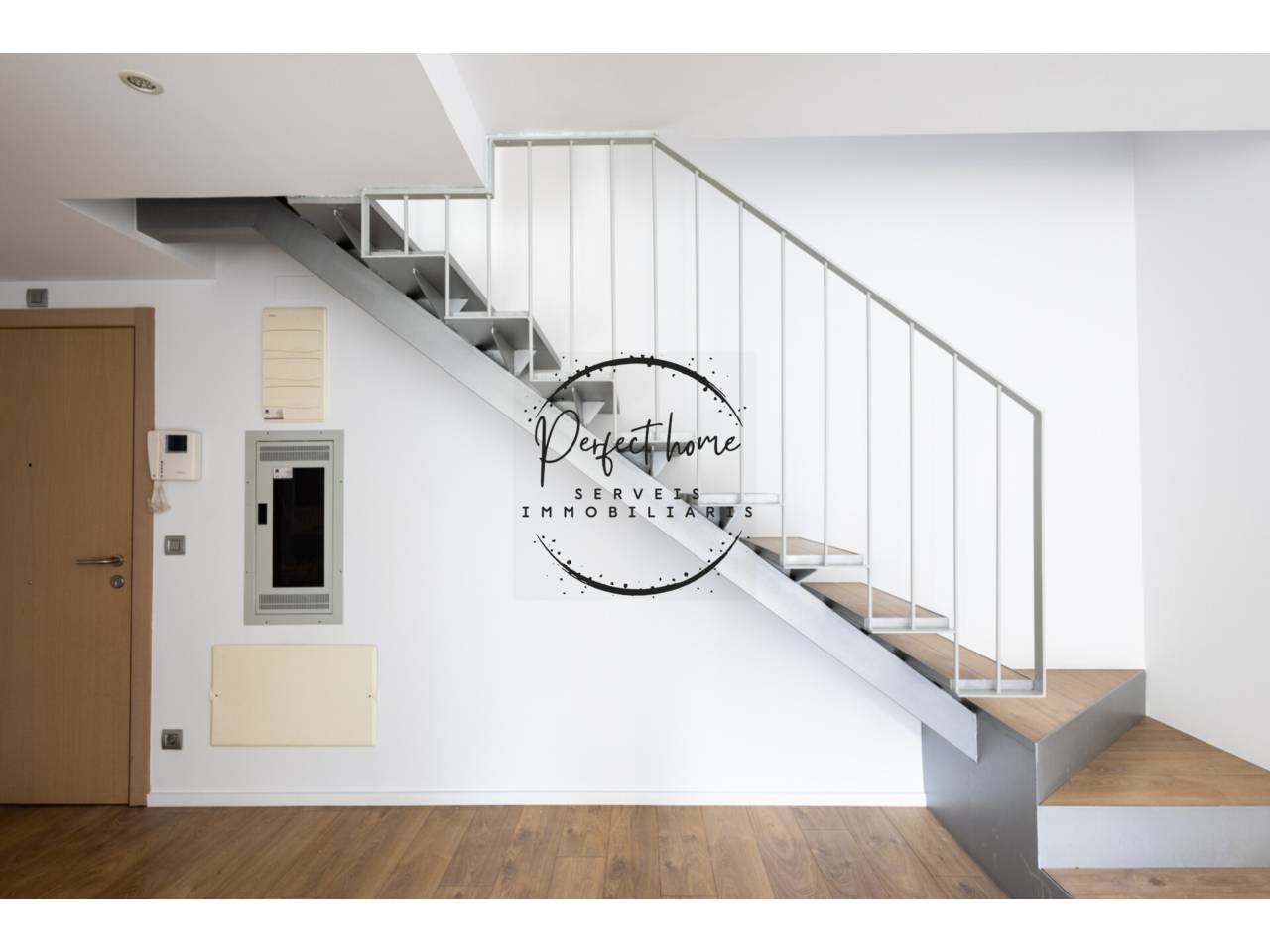 EN LLOGUER: EXCLUSIU ÀTIC DÚPLEX AL PLE COR DE VIVAND (ESCALDES)