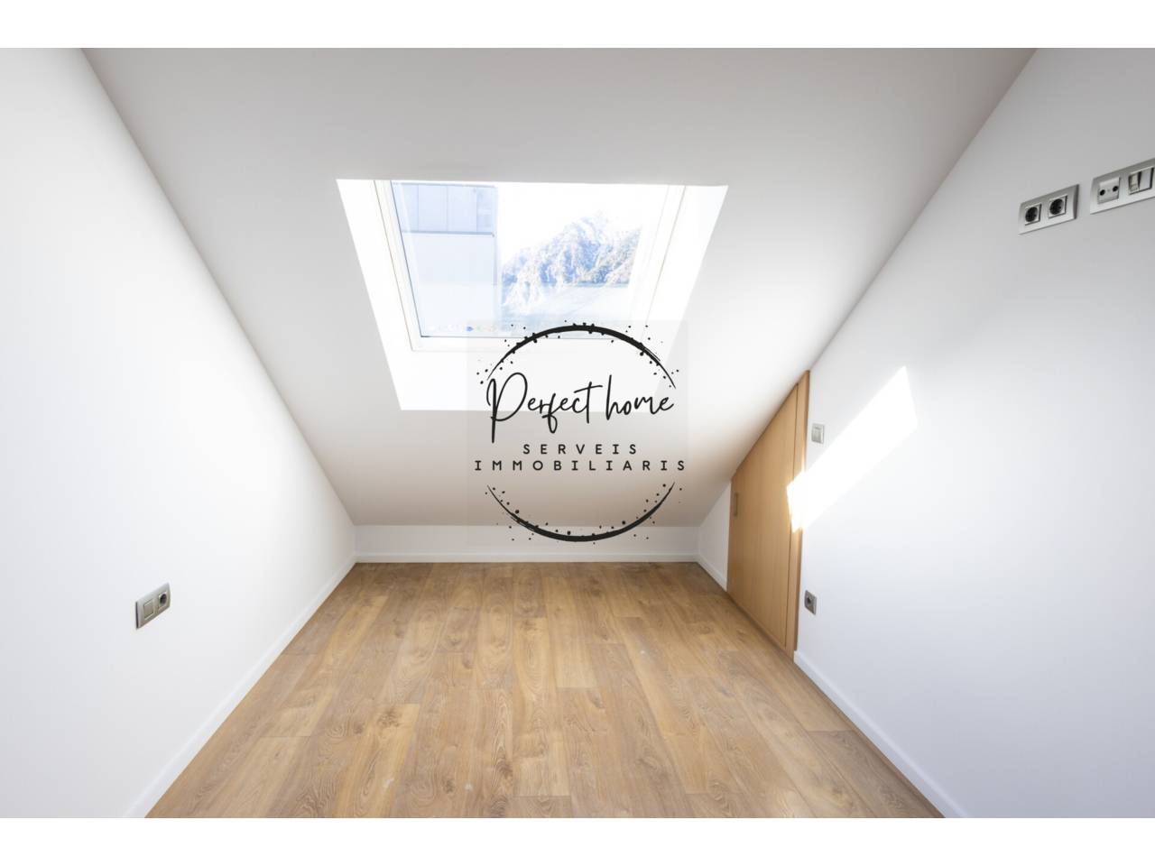 EN LLOGUER: EXCLUSIU ÀTIC DÚPLEX AL PLE COR DE VIVAND (ESCALDES)